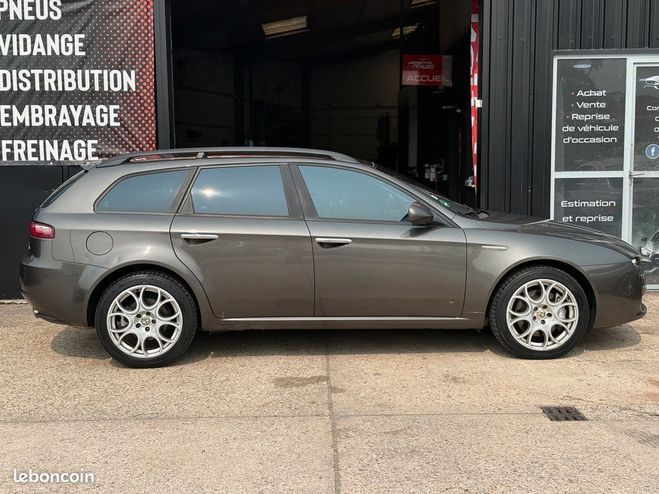 Alfa romeo 159 break 3.2 v6 260ch distinctive feux xeno Marron de 2006