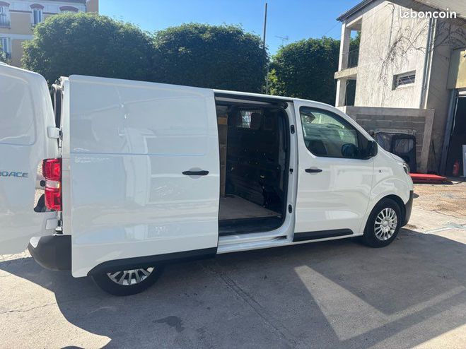 Toyota Proace fg 1.5 d medium 120 business Blanc de 2022
