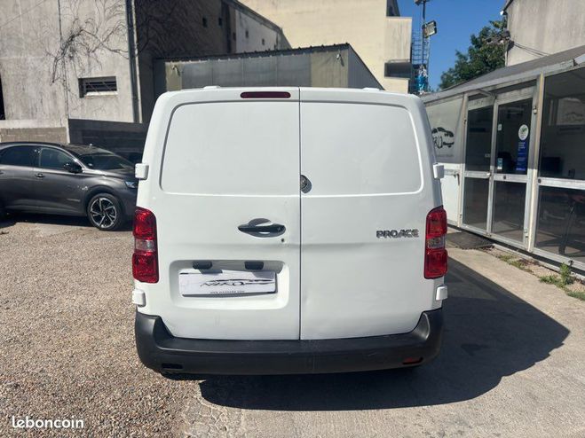 Toyota Proace fg 1.5 d medium 120 business Blanc de 2022