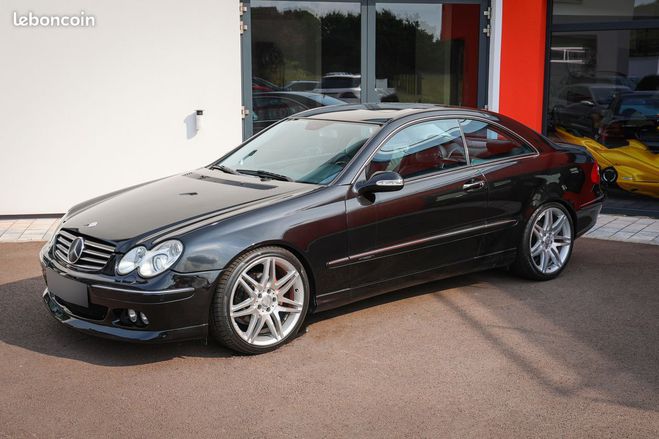 Mercedes Classe CLK Classe Benz Coup 320 V6 3.2i (209) 218c Noir de 2002