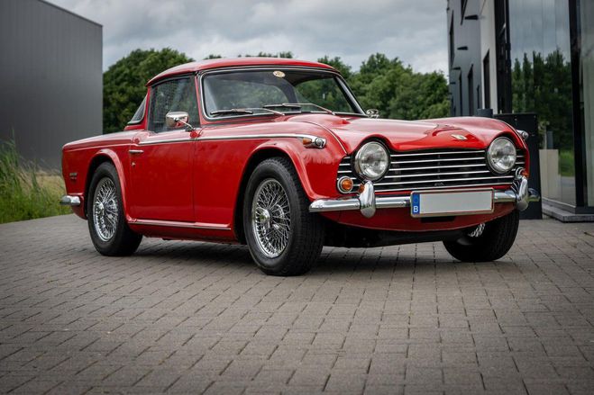 Triumph TR5 PI EXPECTED Rouge de 1968
