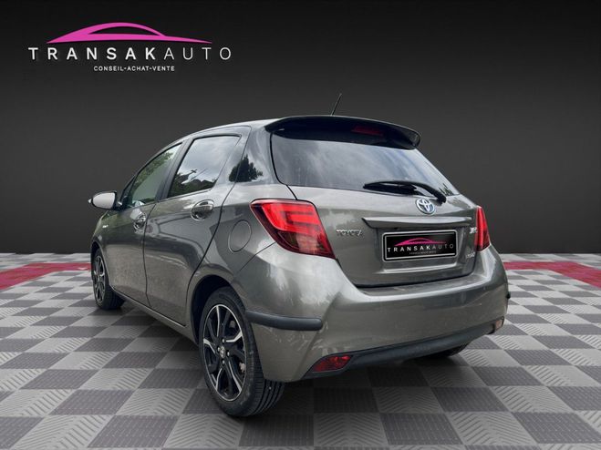 Toyota Yaris HYBRIDE LCA 2016 100h Collection Gris de 2016