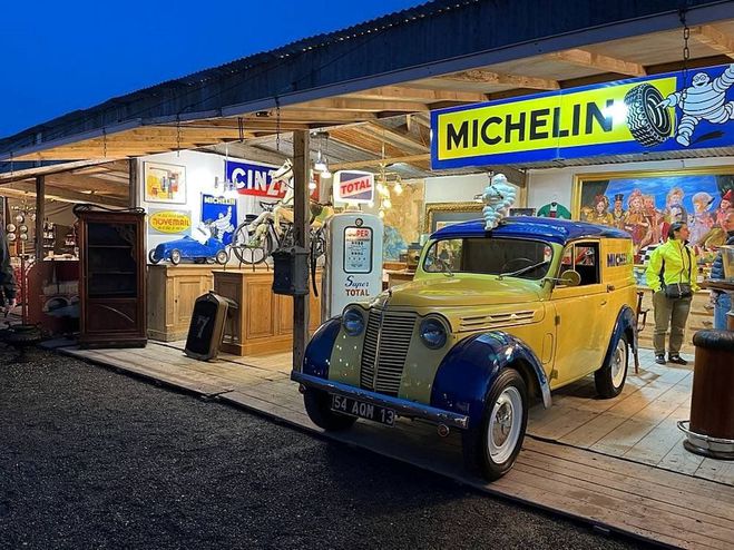 Renault Juva 4 Juvaquatre Fourgonnette Michelin Jaune Laqu de 1954