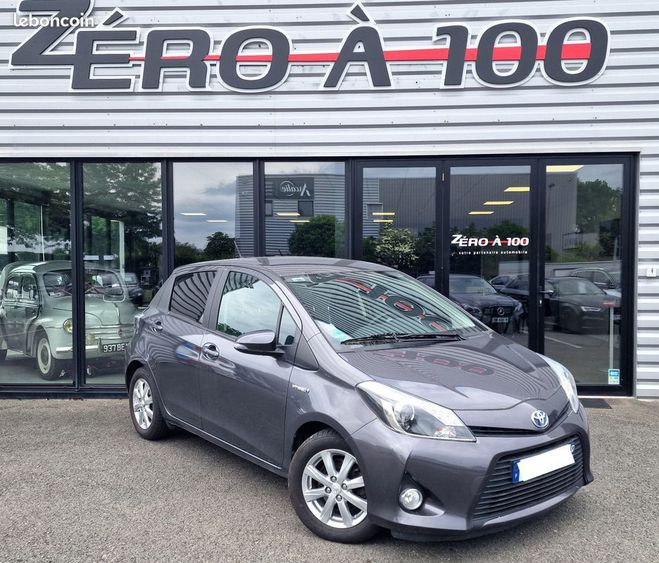 Toyota Yaris Hybrid 1.5L 100 ch Automatique 6 MOIS GA Gris de 2014