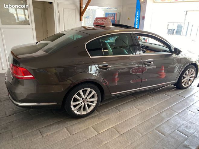 Volkswagen Passat VII 2.0 TDI 140 Carat Edition DSG6 4 Por Marron de 2012