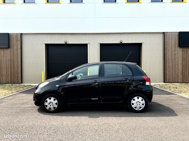 Toyota Yaris 1,0l 69 VVT-I IN 5P 1RE MAIN Noir de 2009