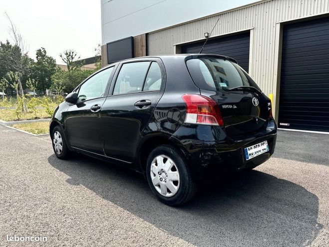 Toyota Yaris 1,0l 69 VVT-I IN 5P 1RE MAIN Noir de 2009