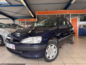  Voir détails -Peugeot 106 1.1 Zen 3p à Sallaumines (62)