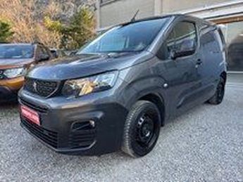  Voir détails -Peugeot Partner LONG 950KG BLUEHDI 100CH S&S BVM5 ASPHAL à Moirans (38)