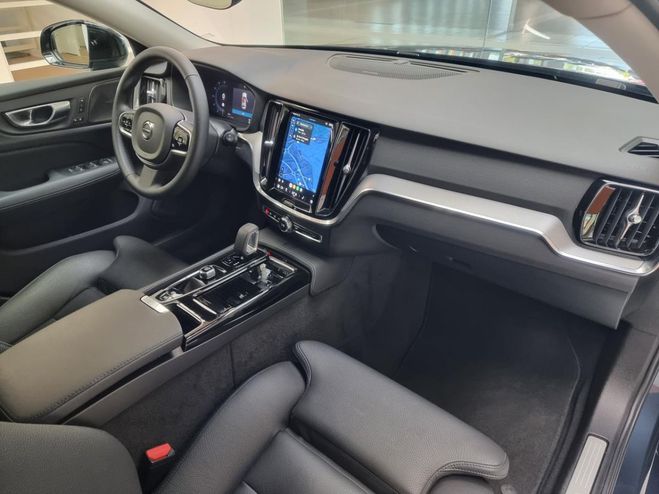 Volvo V60 II (2) T6 AWD HYBRIDE RECHARGEABLE 253 C Bleu de 2024