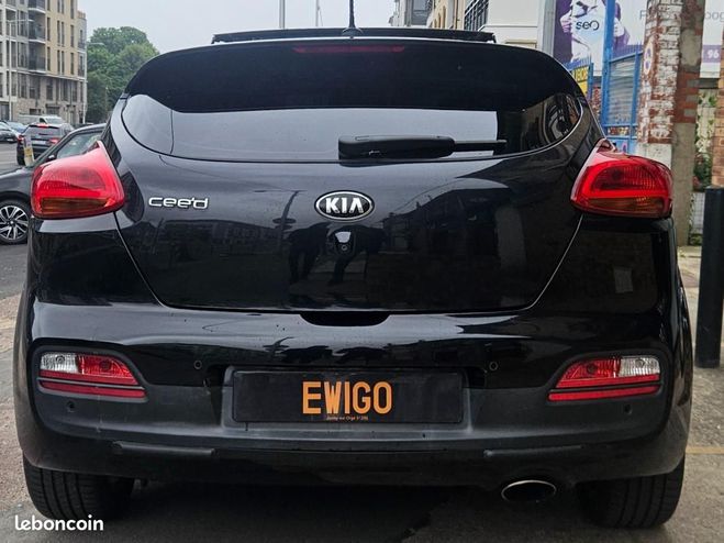 Kia Ceed d Ceed 1.6 GDI 135 PREMIUM Noir de 2014