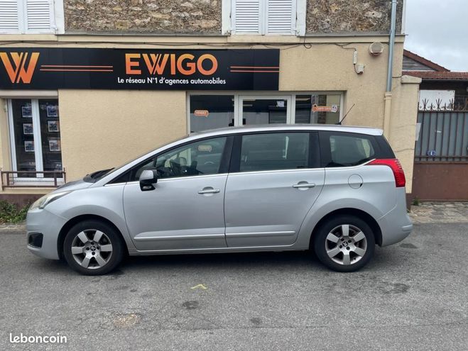 Peugeot 5008 GENERATION-I 1.2 PURETECH 130 ACTIVE STA Gris de 2016