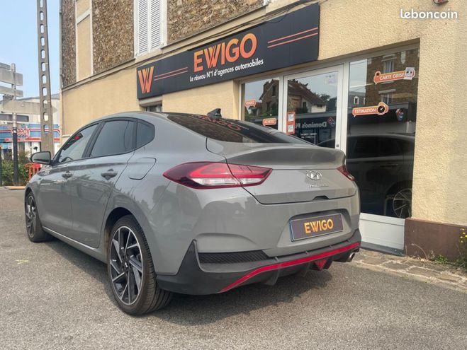 Hyundai I30 FASTBACK 1.5 T-GDI 160 HYBRID MHEV 48VOL Gris de 2022