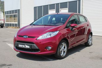  Voir détails -Ford Fiesta 6 - 1.4 16v 97ch titanium 5p re main gar à Sausset-les-Pins (13)