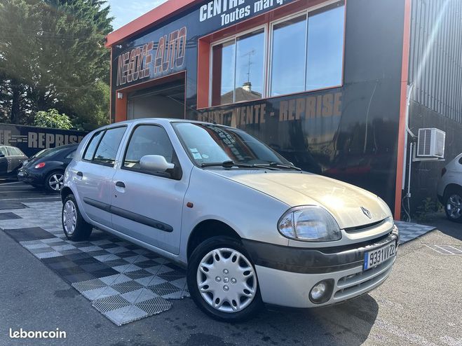 Renault Clio II 1.2 (1149) 58CH RTE 5P Gris de 2000