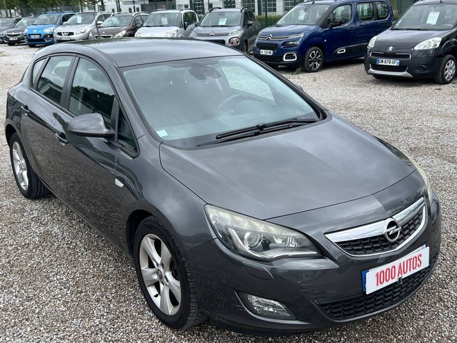 Opel Astra 1.7 CDTI110 Cool Line ecoF GRIS de 2010