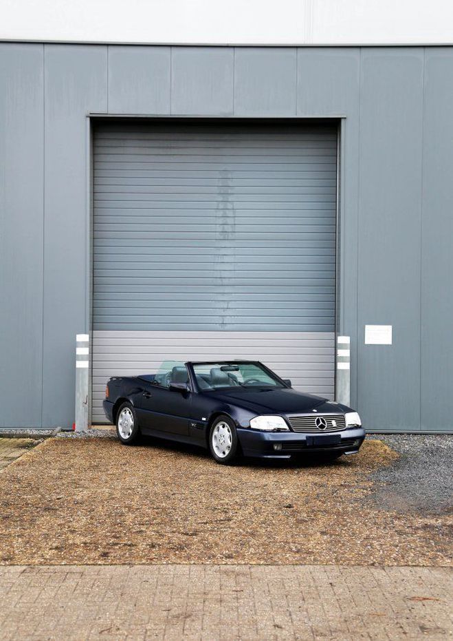 Mercedes 600 SL 6.0L V12 engine producing 394 bhp Navy Blue de 1994