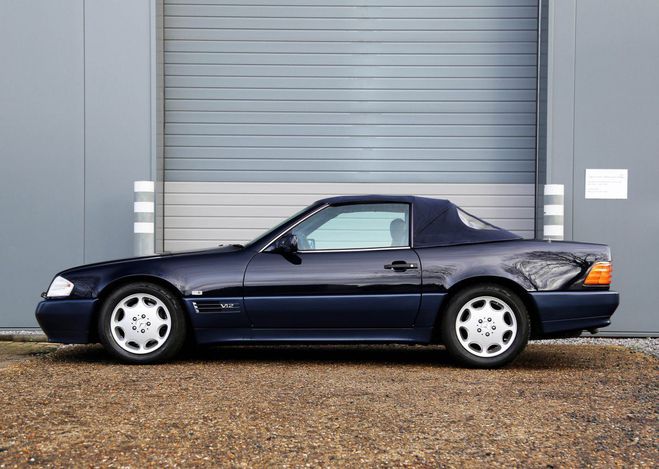 Mercedes 600 SL 6.0L V12 engine producing 394 bhp Navy Blue de 1994