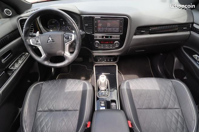 Mitsubishi Outlander 2.4 240H 135 CH   95 ELEC TWIN-MOTOR PHE Rouge de 2019