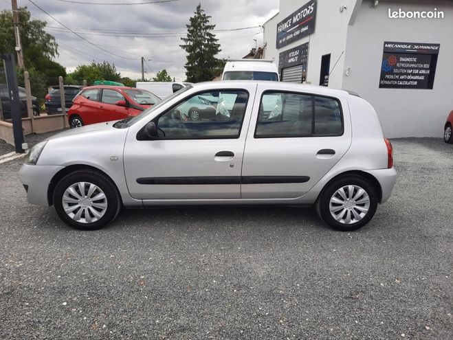 Renault Clio II Ph. 2 Campus Clim 147000KMS ETAT IRRE Gris de 2007