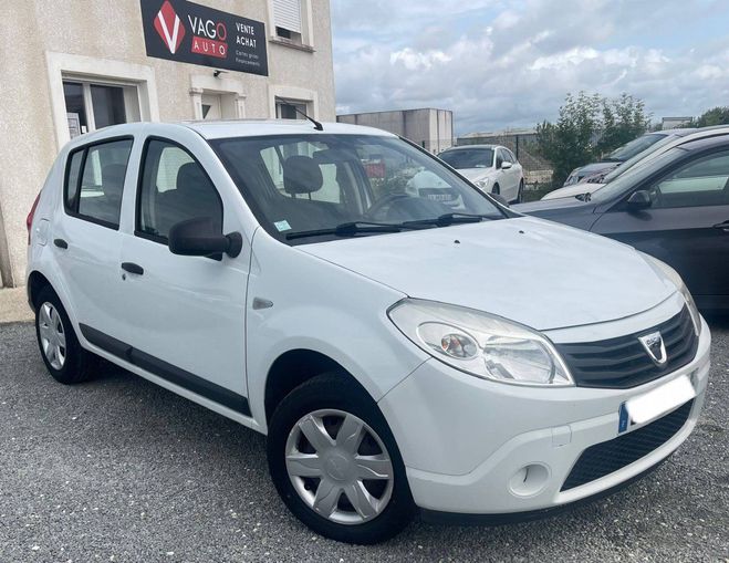 Dacia Sandero 1.2 16v 75 Euro5 BLANC de 2011