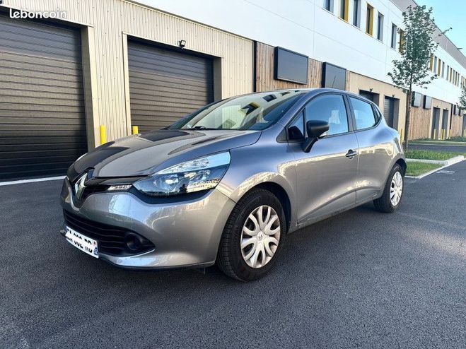 Renault Clio IV 1.2 16V 75CH LIFE 5P PREMIRE MAIN Gris de 2016