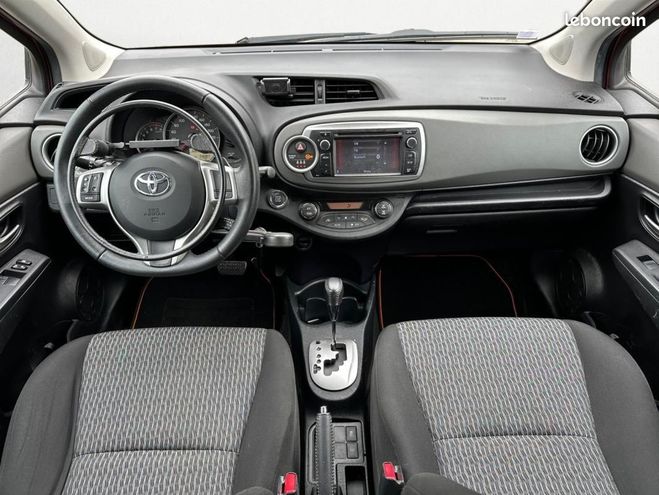 Toyota Yaris 1.3 VVTI DYNAMIC 100CH Rouge de 2014
