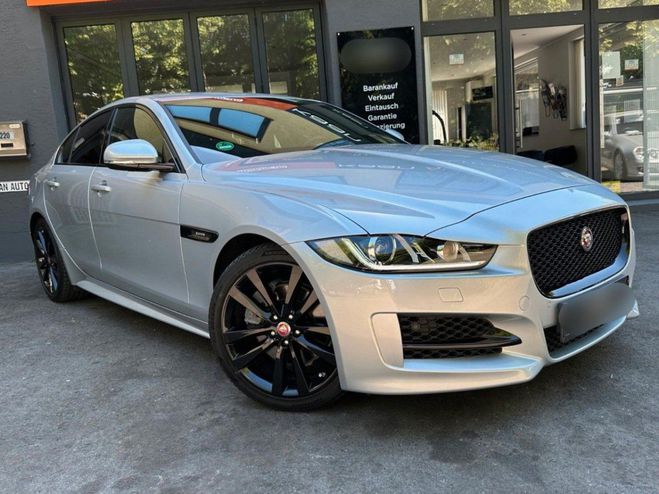 Jaguar XE 2.0i - 200 - BVA BERLINE R-Sport PHASE 1 Gris aluminium de 2019