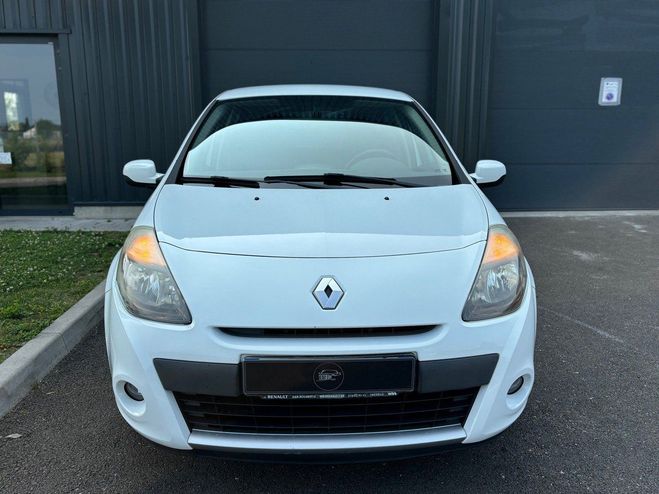 Renault Clio III 1.2 16V 5CV 75CH ICE WATCH 5 PORTES  Blanc Mtallis de 2011