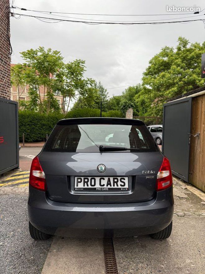Skoda Fabia 1.2 tdi 75 Gris de 2011