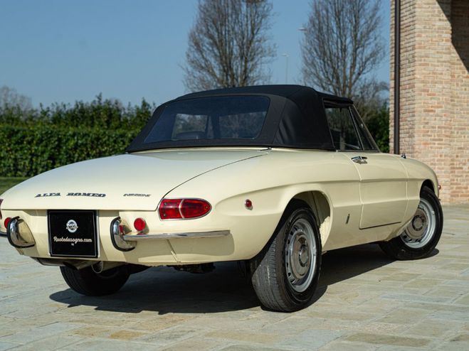 Alfa romeo 1750 GT Veloce  GIALLO PAGLIA de 1969