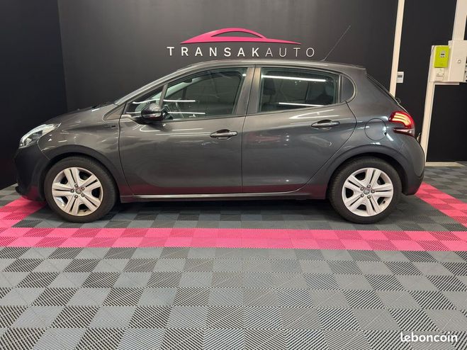 Peugeot 208 1.2 82ch BVM5 Signature PREMIRE MAIN R Gris de 2018