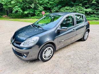  Voir détails -Renault Clio 1.6i - 16V à Montfermeil (93)