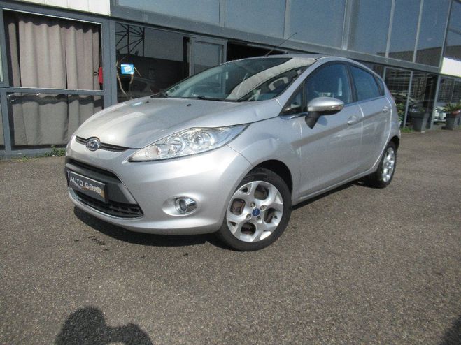Ford Fiesta 1.4 TDCi 70 FAP Ghia Gris Clair de 2011