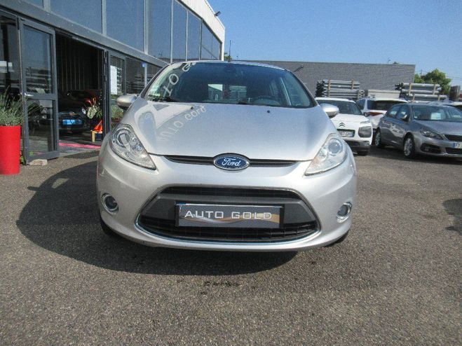 Ford Fiesta 1.4 TDCi 70 FAP Ghia Gris Clair de 2011