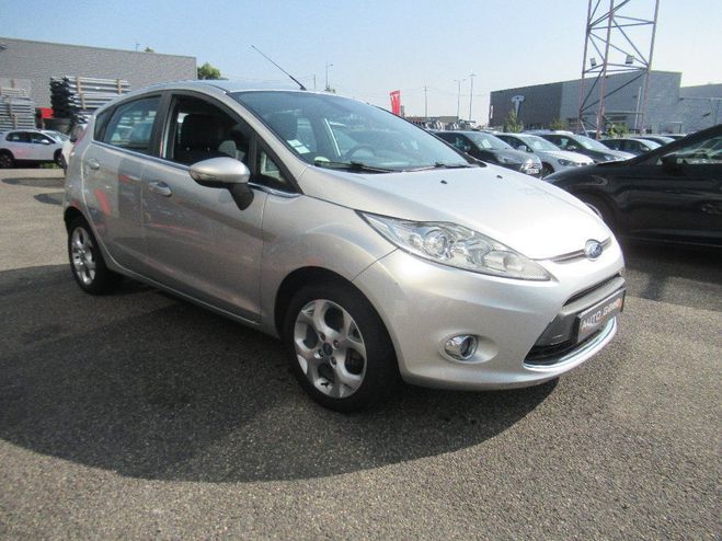 Ford Fiesta 1.4 TDCi 70 FAP Ghia Gris Clair de 2011