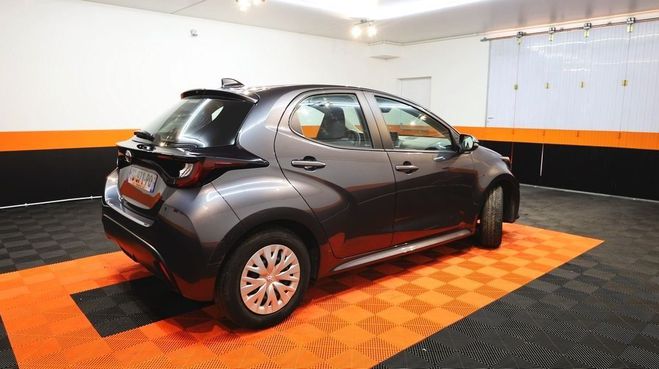 Toyota Yaris 70 VVT-I DYNAMIC 5P MY22 Gris F de 2022