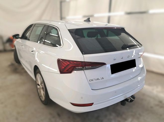 Skoda Octavia Combi 2.0 TDI 150 ch DSG7 4x4 Style Blanc de 2022
