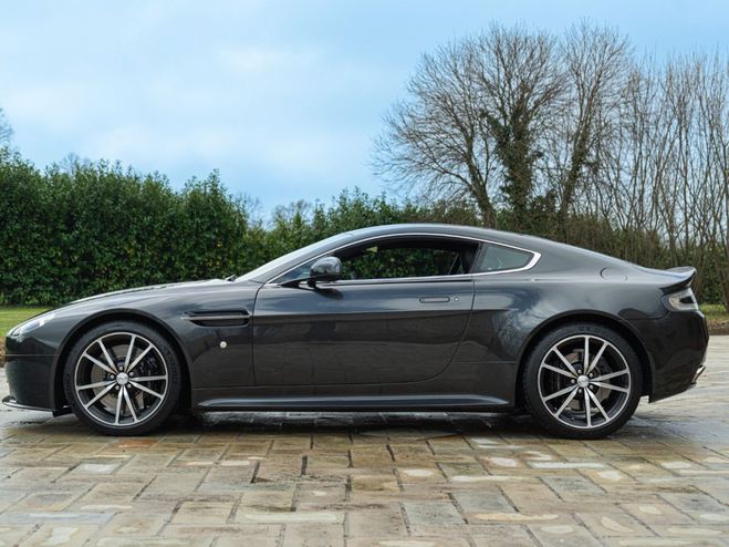 Aston martin V8 Vantage  GRIGIO de 2013