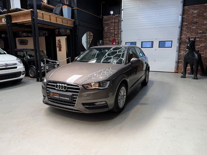 Audi A3 Sportback AMBIENTE 1.6 TDI 110 cv Gris de 2015