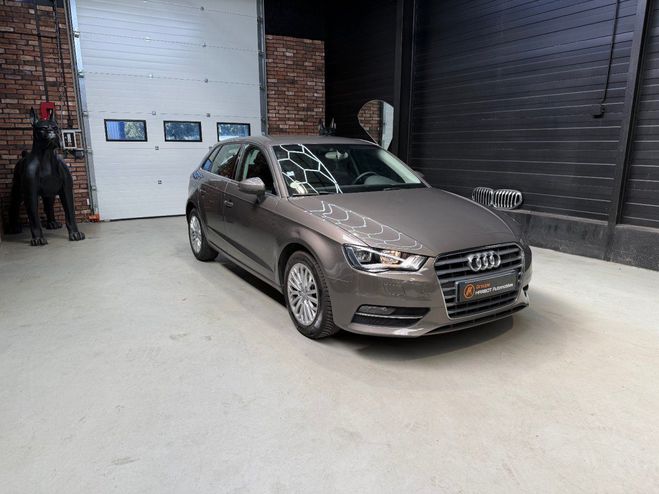 Audi A3 Sportback AMBIENTE 1.6 TDI 110 cv Gris de 2015