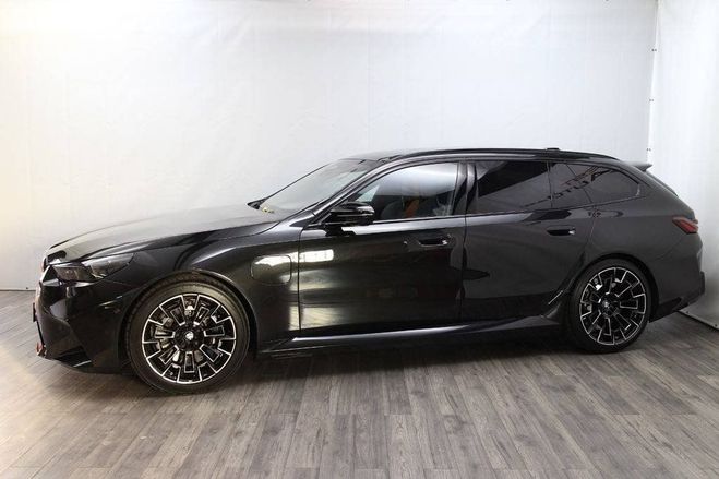 BMW M5 Touring M SPORT SAPHIR NOIR METALLISE de 2025