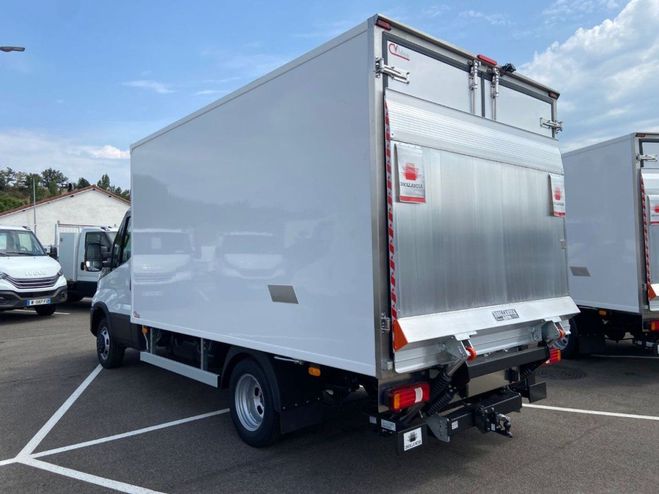 Iveco Daily 35C18 A8 CAISSE HAYON FRIGO 180CV 3L Blanc de 2024