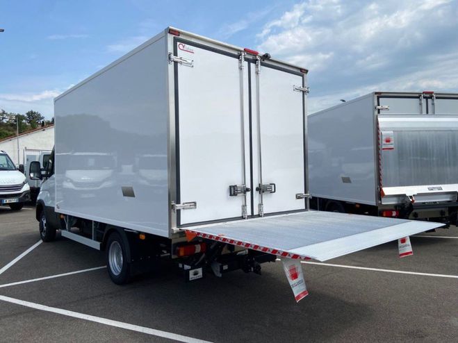 Iveco Daily 35C18 A8 CAISSE HAYON FRIGO 180CV 3L Blanc de 2024