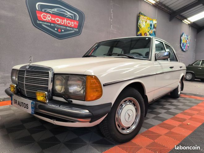 Mercedes 230 E123 143.000kms Dans la mme famille dep Blanc de 1984