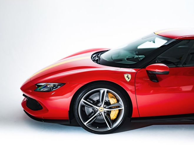 Ferrari 296 GTB Tailor Made Rosso Corsa Giallo de 2023