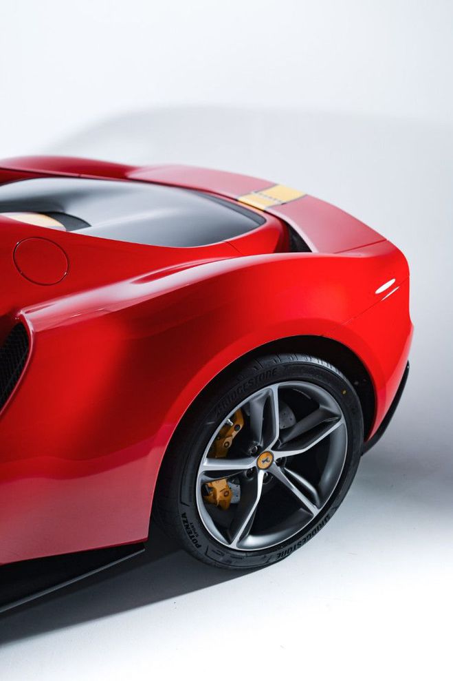 Ferrari 296 GTB Tailor Made Rosso Corsa Giallo de 2023