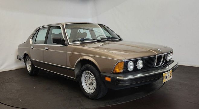 BMW Serie 7 733 Marron de 1984