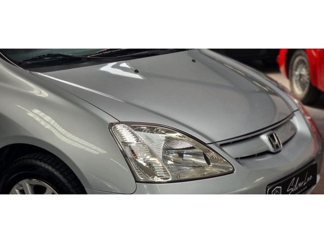 Honda Civic 1.6 110 BVA ES / 1ER MAIN / HISTORIQUE D Gris clair de 2001