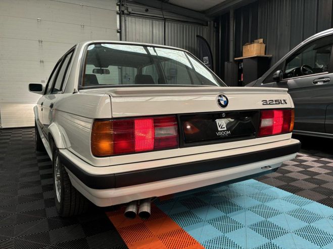 BMW Serie 3 325iX BERLINE E30 BLANC de 1989